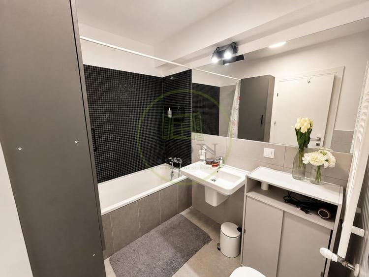 Apartament cu 3 camere semidecomandat, mobilat în Băneasa