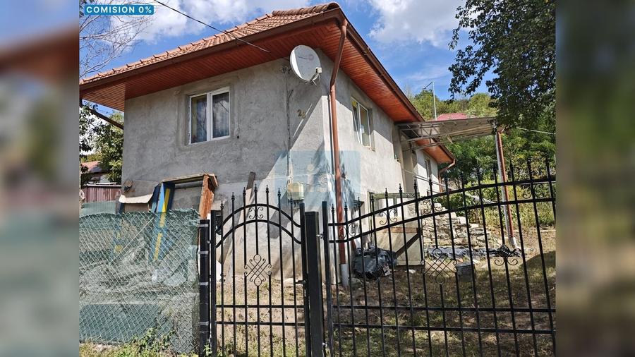 Casă cu 2 camere cu Teren 1457 Mp în Vest
