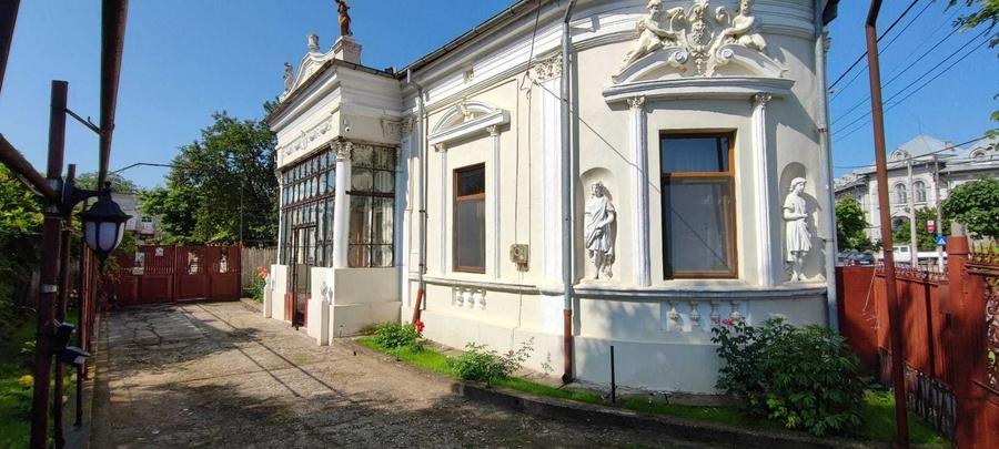 Casă cu 4 camere în Caracal