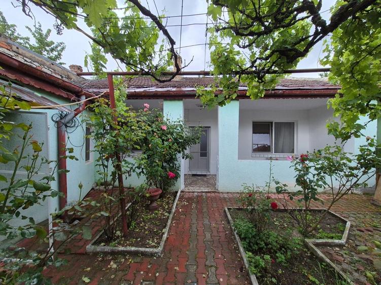 Casă cu 4 camere în Central
