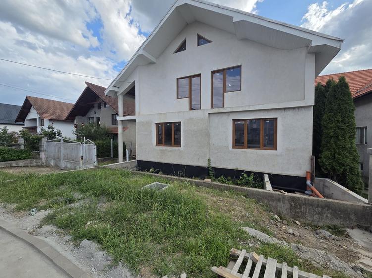 Casă cu 4 camere în Central