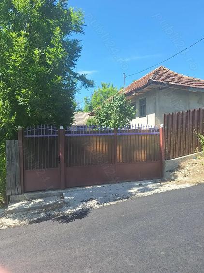 Casă cu 2 camere cu Teren 3100 Mp în Central
