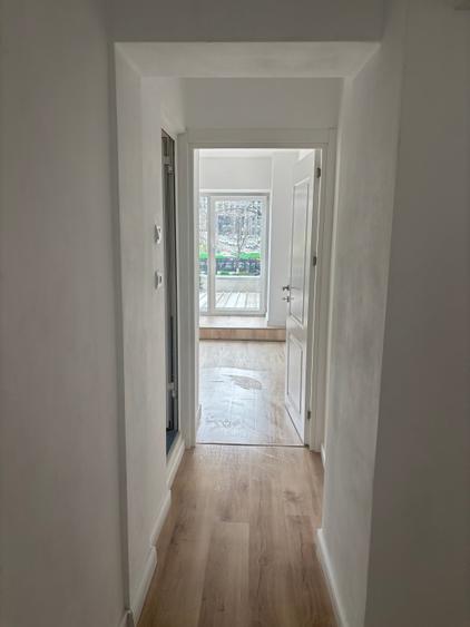 Apartament cu 4 camere decomandat în Tineretului