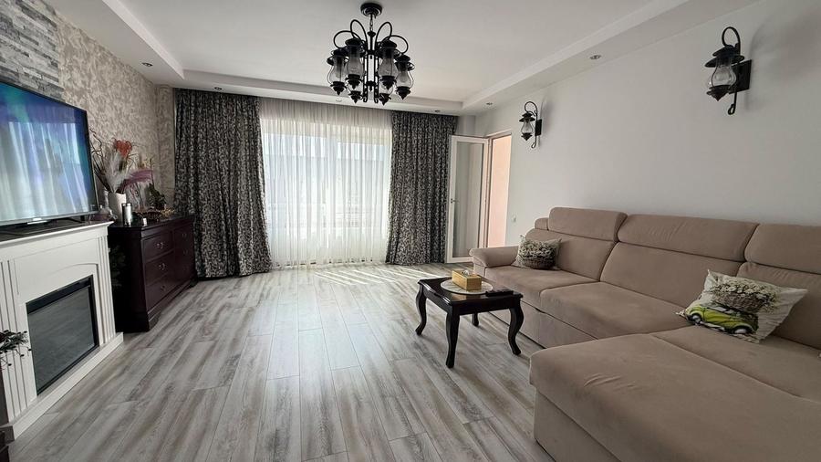 Apartament cu 3 camere decomandat, mobilat în Nerva Traian