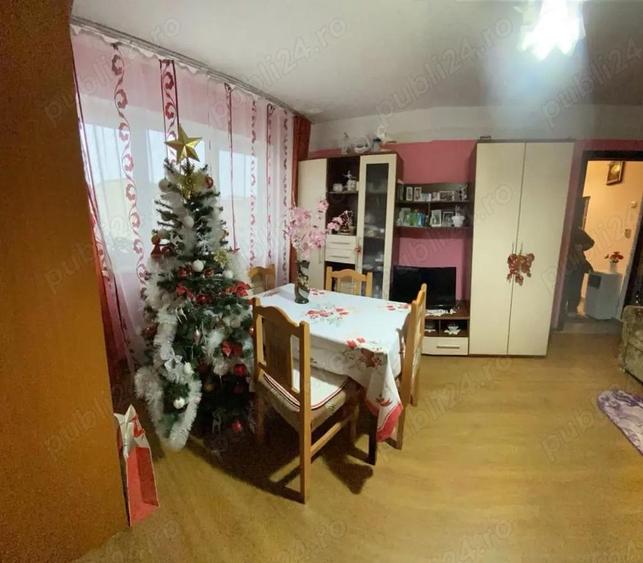 Apartament cu 3 camere semidecomandat în Central