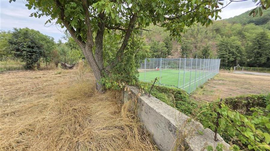 Casă individuală cu 11 camere cu Canalizare în Prigor