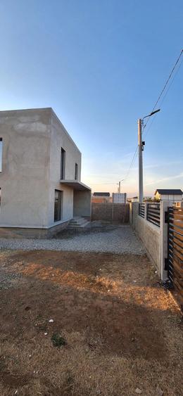 Casă cu 4 camere cu Teren 270 Mp în Periferie