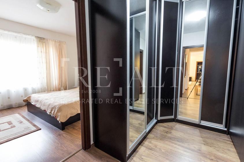 Apartament cu 3 camere semidecomandat, mobilat în Ștefan cel Mare