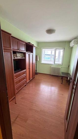 Apartament cu 3 camere decomandat în Titulescu