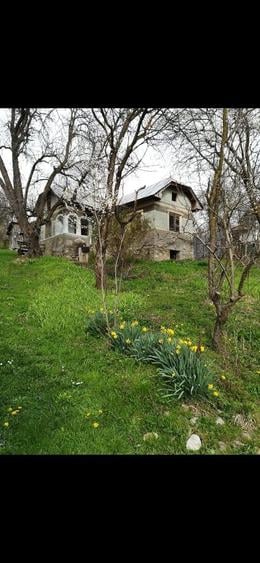 Casă cu 4 camere în Central