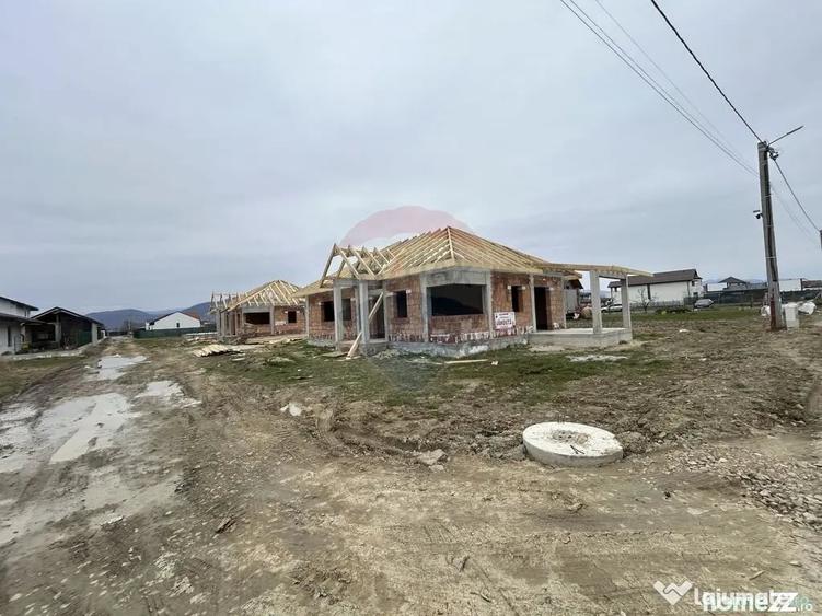 Casă cu 4 camere cu Teren 500 Mp în Mocira