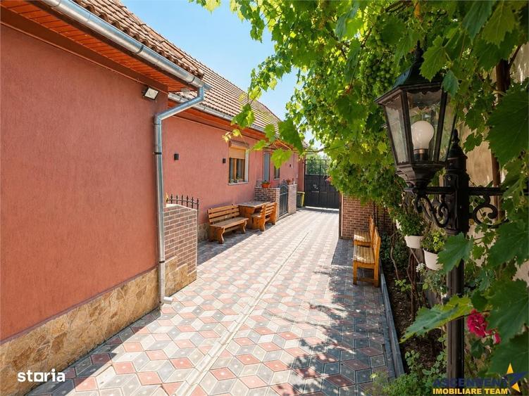 Casă cu 4 camere în Sânpetru