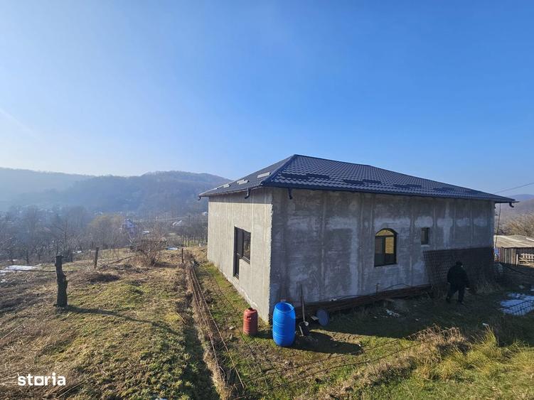 Casă cu 4 camere cu Canalizare în Boțești