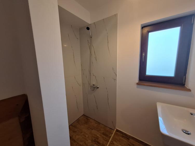 Casă individuală cu 5 camere cu Garaj în Câmpenești