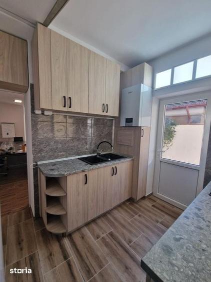 Casă cu 6 camere cu Teren 165 Mp în Vatra Luminoasă