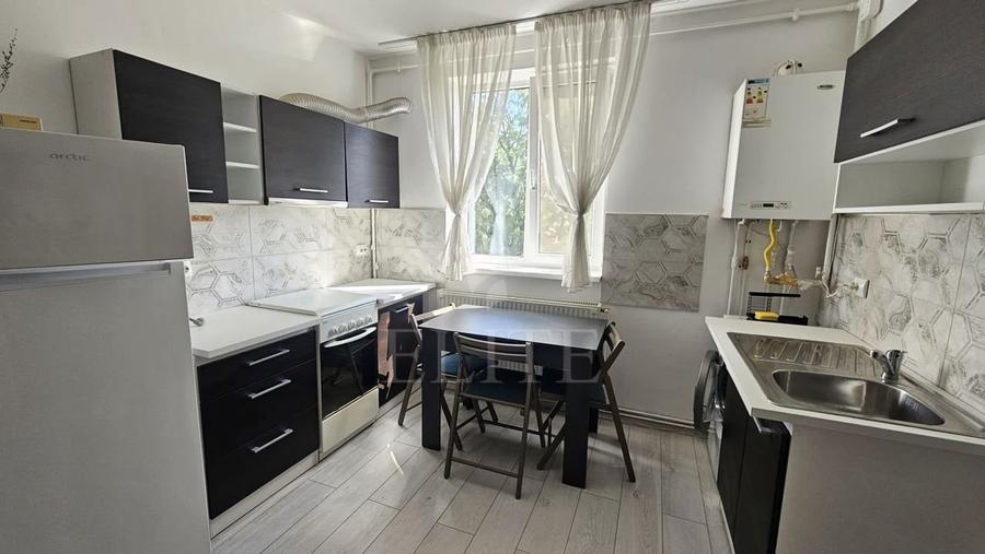 Apartament cu 2 camere semidecomandat, mobilat în Bună Ziua
