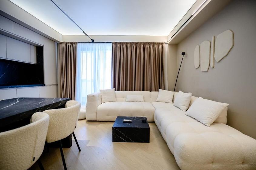 Apartament cu 3 camere semidecomandat, mobilat în Pipera