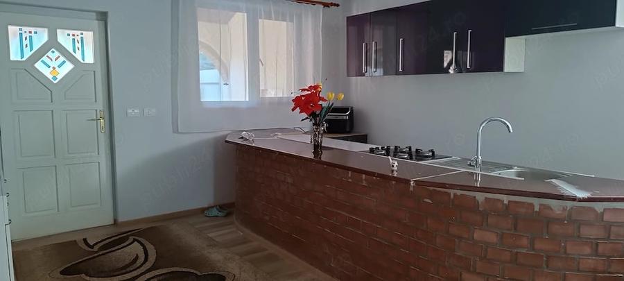 Casă cu 3 camere cu Teren 1800 Mp în Central