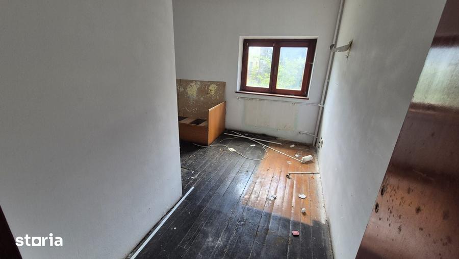 Casă cu Teren 1364 Mp în Poiana Țapului