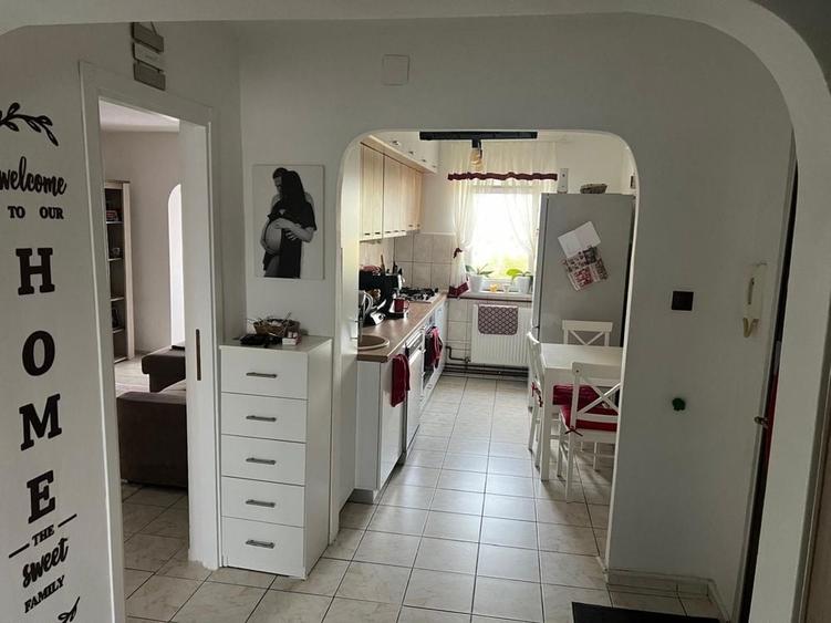 Apartament cu 3 camere decomandat în Lipovei