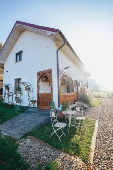Casă individuală cu 4 camere cu Canalizare în Florești
