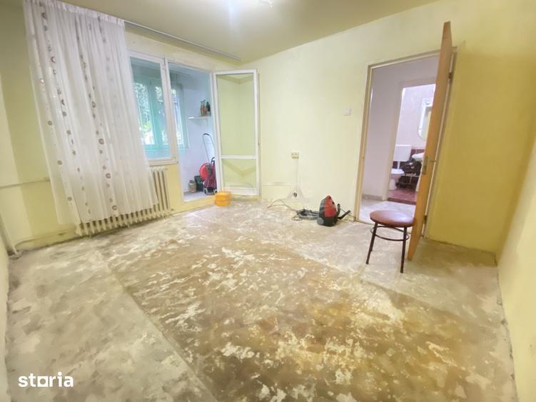 Apartament cu 3 camere decomandat, mobilat în Rahova