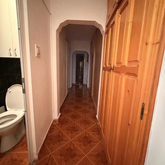 Apartament cu 3 camere decomandat în Eremia