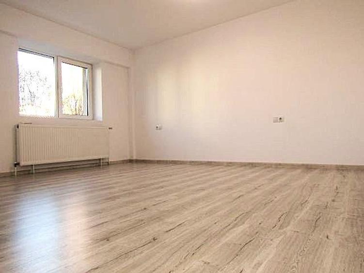 Apartament cu 4 camere decomandat în Micro 3