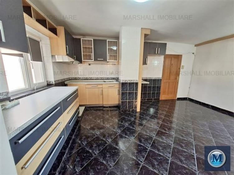 Apartament cu 3 camere decomandat, mobilat în Cioceanu