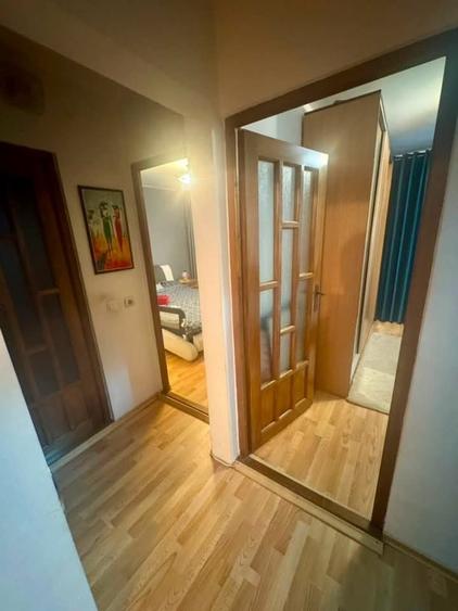 Apartament cu 4 camere decomandat în Central