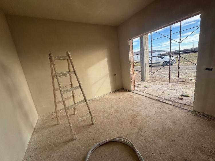 Apartament cu 2 camere decomandat în Bucovăț (Remetea Mare)