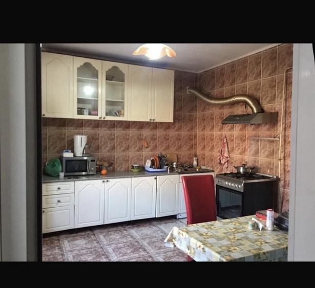 Casă cu 4 camere decomandat în Păcurari