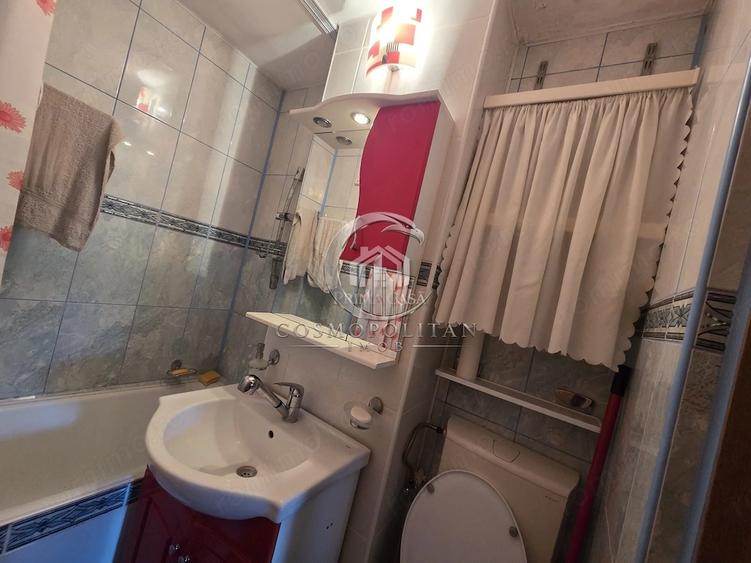Apartament cu 3 camere decomandat în Micro 14