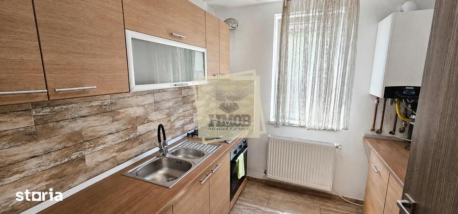 Casă cu 6 camere cu Teren 281 Mp în Tineretului