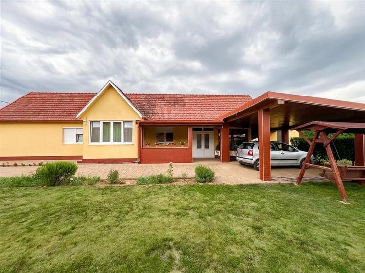 Casă cu 4 camere cu Teren 697 Mp în Oșorhei
