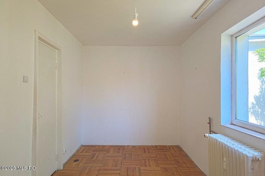 Apartament cu 3 camere semidecomandat în Șagului