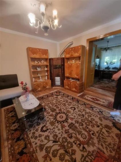Casă individuală cu 6 camere cu Canalizare în Șercăița