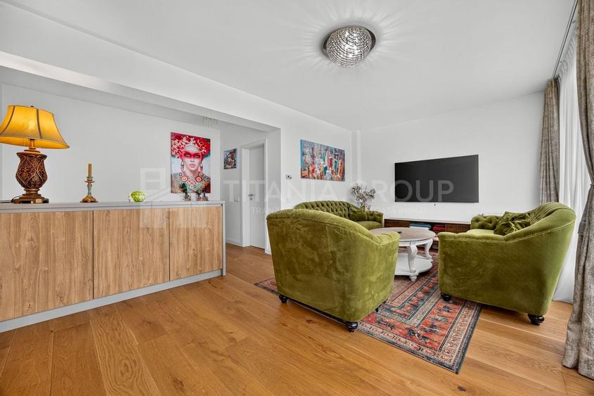 Penthouse cu 4 camere decomandat, mobilat în Tractorul