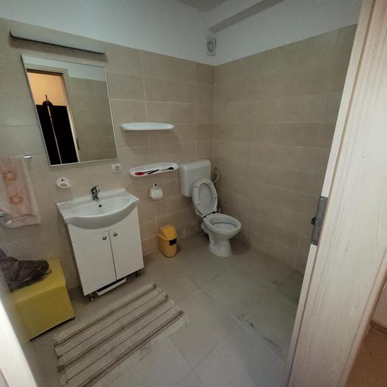 Apartament cu 3 camere decomandat în Berceni