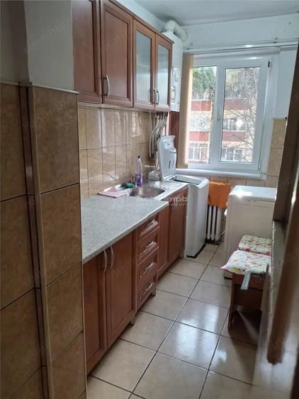 Apartament cu 2 camere semidecomandat în Micro III