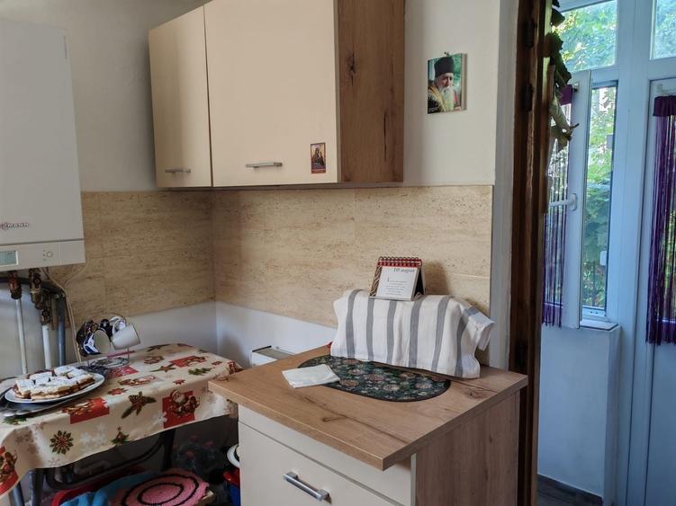 Casă individuală cu 3 camere cu Canalizare în Răzvad