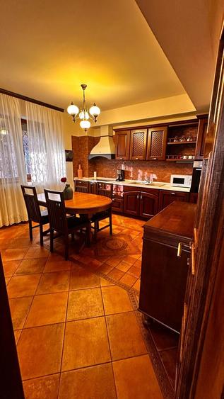 Penthouse cu 3 camere decomandat, mobilat în Mamaia