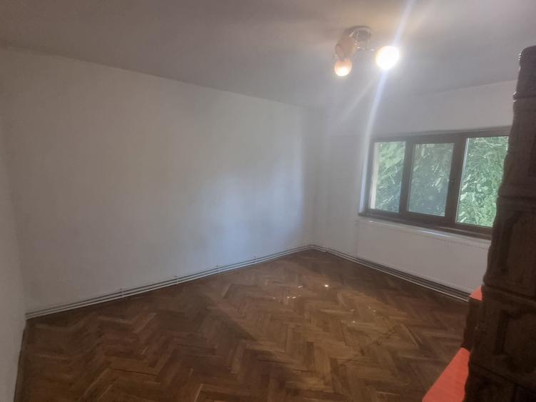 Apartament cu 3 camere decomandat în Exterior Vest