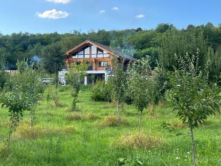 Casă individuală cu 5 camere cu Canalizare în Lunca Ozunului