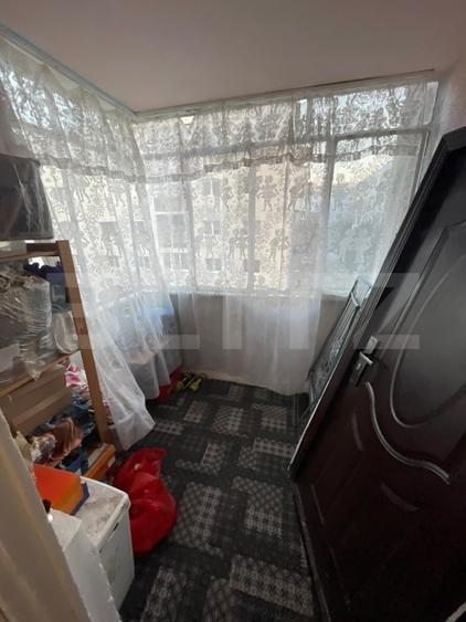 Apartament cu 5 camere decomandat, mobilat în Tractorul