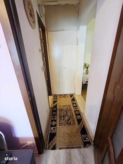 Apartament cu 3 camere semidecomandat, mobilat în Central