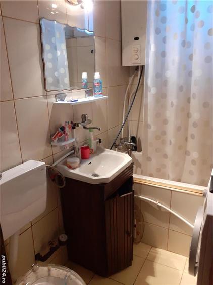 Apartament cu 3 camere semidecomandat în Popești