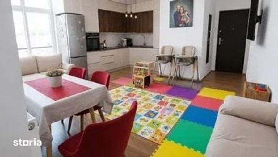 Apartament cu 4 camere decomandat în Unirii