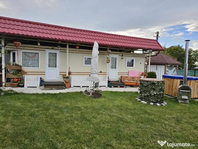 Casă cu 3 camere în Mărcești