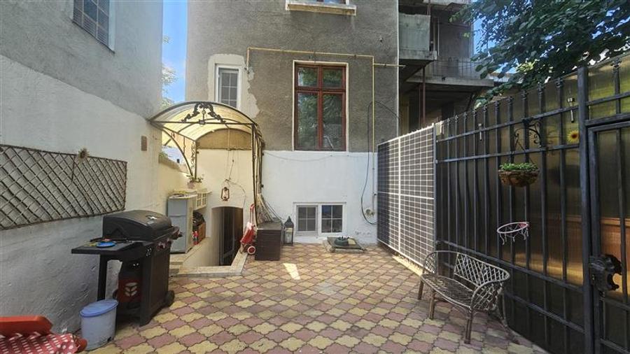 Apartament cu 6 camere decomandat, mobilat în Central